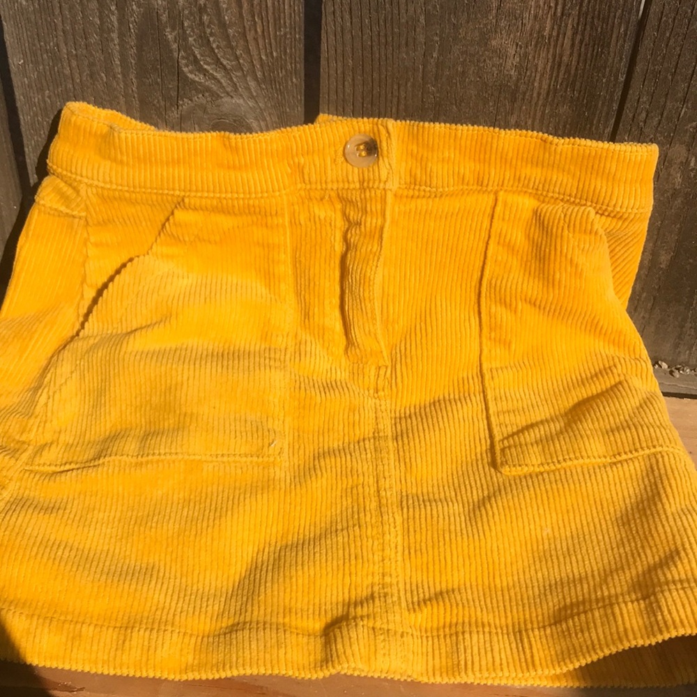 Yellow skirt🐝